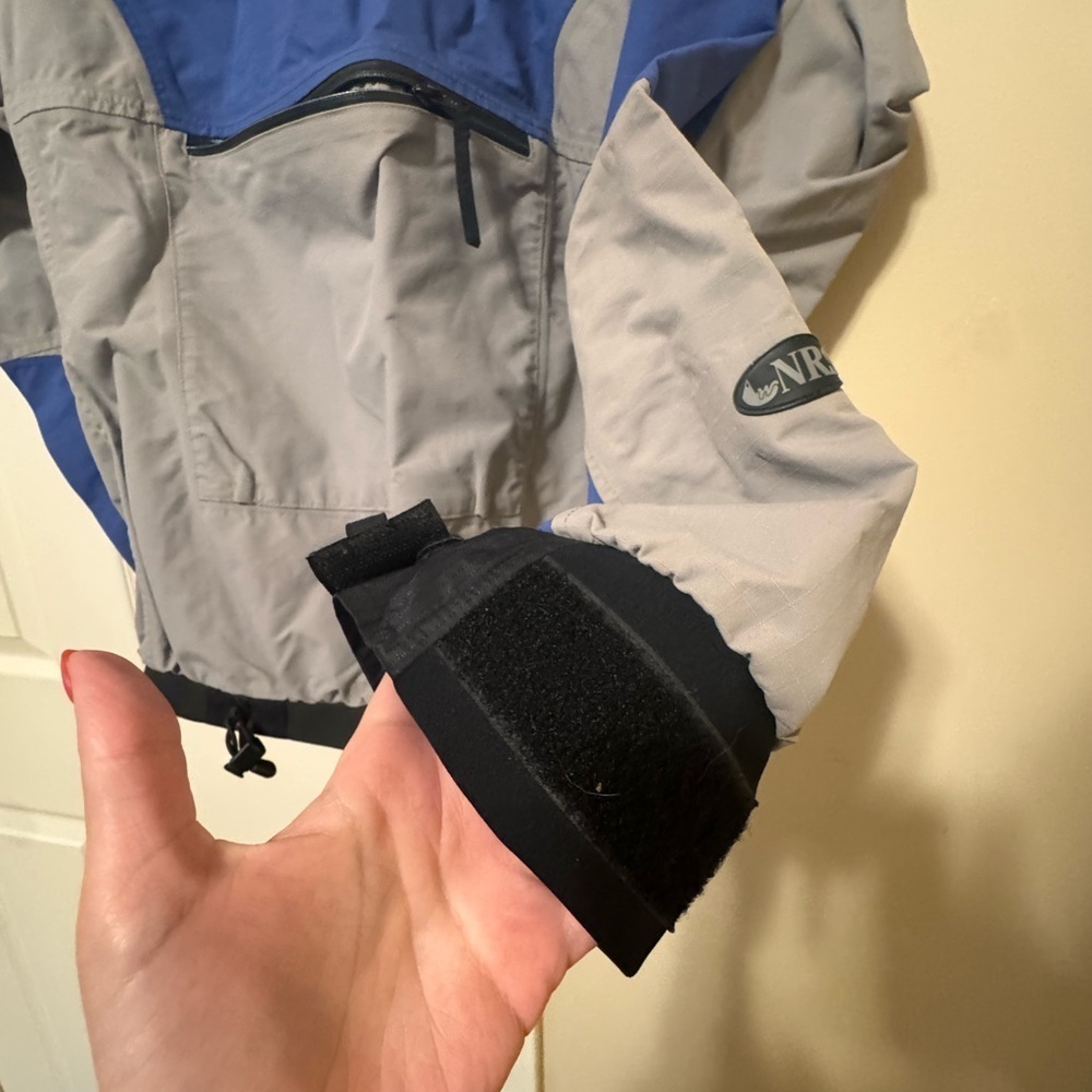 Men's Blue and Gray Jacket - Picture 8 of 10